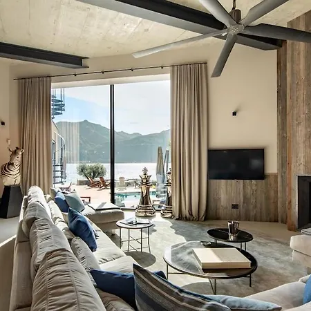Breakwater Griante Villa